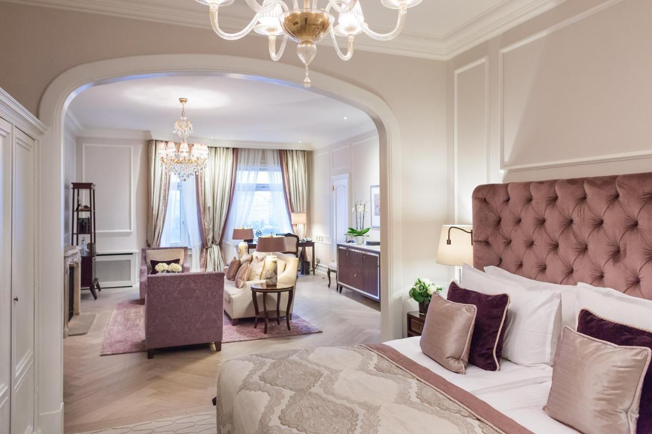 Lake View Suite